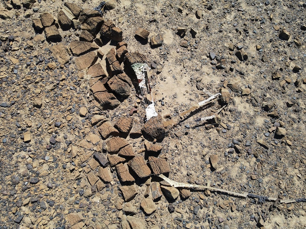 Dressing a Rock Loom in the Wind